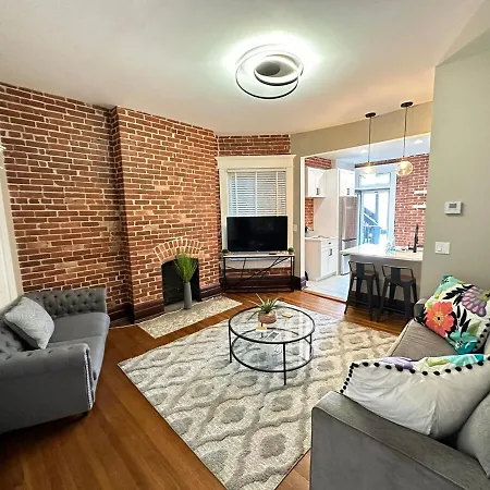 Big Brick 2 Bedroom Apartment In Victorian Village